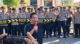 Advokat Sulaisi Abdurrazaq menyatakan siap memimpin aksi demonstrasi di Polresta Sumenep bersama PPD dan masyarakat untuk mendesak kejelasan penanganan kasus dugaan pelanggaran program Lisdes di Kecamatan Batang-Batang.