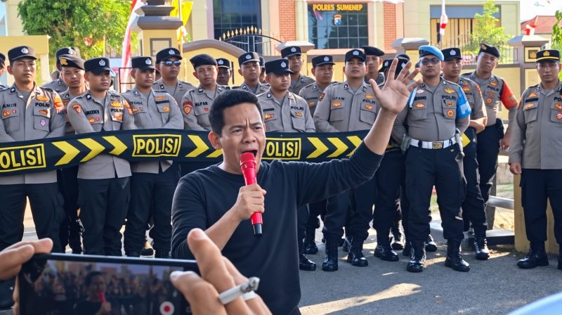 Advokat Sulaisi Abdurrazaq menyatakan siap memimpin aksi demonstrasi di Polresta Sumenep bersama PPD dan masyarakat untuk mendesak kejelasan penanganan kasus dugaan pelanggaran program Lisdes di Kecamatan Batang-Batang.
