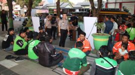 Kapolresta Sumenep Kombes Pol. Ariek Indra Sentanu bersama jajaran menggelar kegiatan Ngopi Bareng Masyarakat di kawasan Taman Bunga, Kamis (15/10/2026).