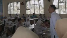 Wali Kota Surabaya Eri Cahyadi saat melakukan inspeksi mendadak di SMP Negeri 47 Surabaya, Jumat (2/10/2026).
