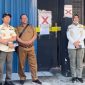 Satpol PP Kota Surabaya melakukan penyegelan terhadap toko penjual minuman beralkohol di Kecamatan Wonokromo. Sebanyak 10 botol mihol diamankan sebagai barang bukti.