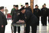 Pelantikan dan pengambilan sumpah/janji 129 kepala sekolah di Pendopo Agung Keraton Sumenep, Minggu (11/10/2026).
