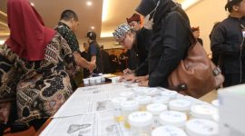 Pejabat Pemkab Banyuwangi menjalani tes urine yang digelar BNNK Banyuwangi sebagai bagian dari komitmen pencegahan dan pemberantasan penyalahgunaan serta peredaran gelap narkotika, Selasa (6/10/2026).