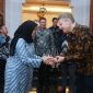 Duta Besar Australia untuk Indonesia, Rod Brazier, saat bertemu Bupati Ipuk. 