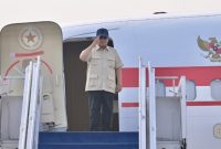 Presiden RI Prabowo Subianto bertolak menuju Kabupaten Halmahera Tengah, Maluku Utara, Kamis (8/10/2026), untuk meluncurkan program hilirisasi industri senilai sekitar Rp180 triliun di kawasan IWIP. (Foto: BPMI Setpres/Rusman)