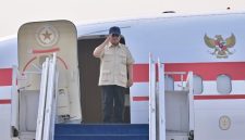 Presiden RI Prabowo Subianto bertolak menuju Kabupaten Halmahera Tengah, Maluku Utara, Kamis (8/10/2026), untuk meluncurkan program hilirisasi industri senilai sekitar Rp180 triliun di kawasan IWIP. (Foto: BPMI Setpres/Rusman)