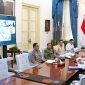 Presiden Prabowo Subianto memimpin rapat terbatas membahas penanganan kebakaran hutan dan lahan secara hybrid dari Istana Merdeka, Jakarta, Senin (12/10/2026). Foto: BPMI Setpres/Muchlis Jr.