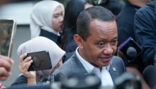 Menteri Koordinator Bidang Hilirisasi dan Transisi Energi Bahlil Lahadalia memberikan keterangan kepada awak media usai bertemu Presiden Prabowo Subianto di Istana Merdeka, Jakarta, Rabu (14/10/2026). (Foto: BPMI Setpres)