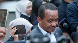 Menteri Koordinator Bidang Hilirisasi dan Transisi Energi Bahlil Lahadalia memberikan keterangan kepada awak media usai bertemu Presiden Prabowo Subianto di Istana Merdeka, Jakarta, Rabu (14/10/2026). (Foto: BPMI Setpres)