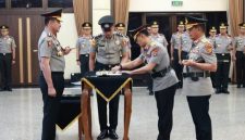 Jajaran Polri melaksanakan serah terima jabatan Kakorlantas Polri dan tiga Kapolda di Rupattama Mabes Polri, Jakarta, Senin (12/10/2026).