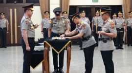 Jajaran Polri melaksanakan serah terima jabatan Kakorlantas Polri dan tiga Kapolda di Rupattama Mabes Polri, Jakarta, Senin (12/10/2026).