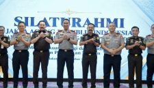 Kapolri Jenderal Polisi Suyudi Ario Seto bertemu dengan Jaksa Agung ST Burhanuddin untuk memperkuat sinergi dan kolaborasi penegakan hukum di Jakarta, Rabu (14/10/2026). (Foto: Tribratanews Polda Jatim)