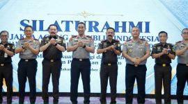 Kapolri Jenderal Polisi Suyudi Ario Seto bertemu dengan Jaksa Agung ST Burhanuddin untuk memperkuat sinergi dan kolaborasi penegakan hukum di Jakarta, Rabu (14/10/2026). (Foto: Tribratanews Polda Jatim)