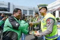 Polda Jawa Timur mengedepankan edukasi dan langkah preventif dalam Operasi Patuh Semeru 2026 untuk meningkatkan kepatuhan pengendara dan menekan angka kecelakaan lalu lintas.